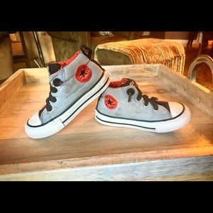 Toddler Converse All Star shoes (size 6)